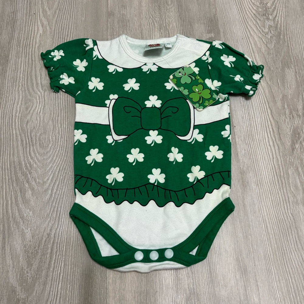 ✨$8 CLEAR-OUT✨ NWT Traditional Craftwear St Patrick’s Day Shamrock Baby Onsie
